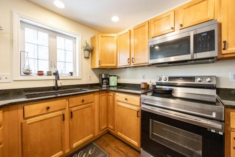 14 Ledges Court Lewiston ME 04240