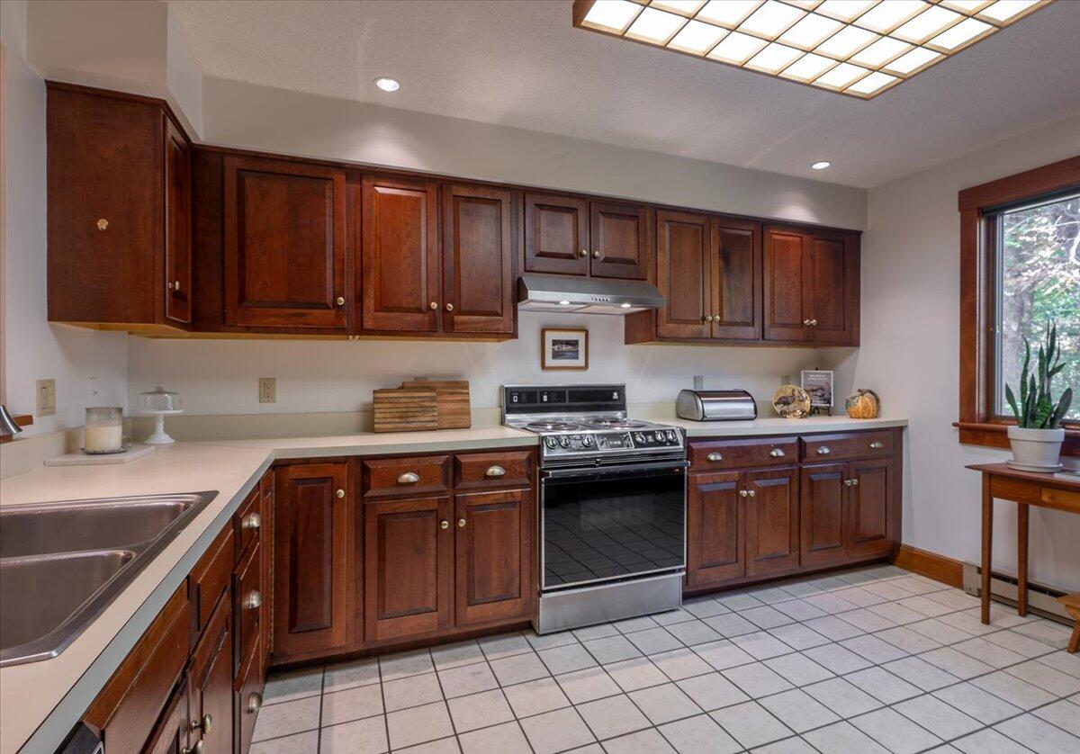 10 Harbor Drive Lincolnville ME 04849