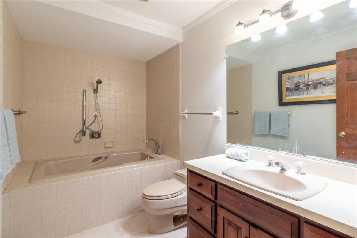 10 Harbor Drive Lincolnville ME 04849