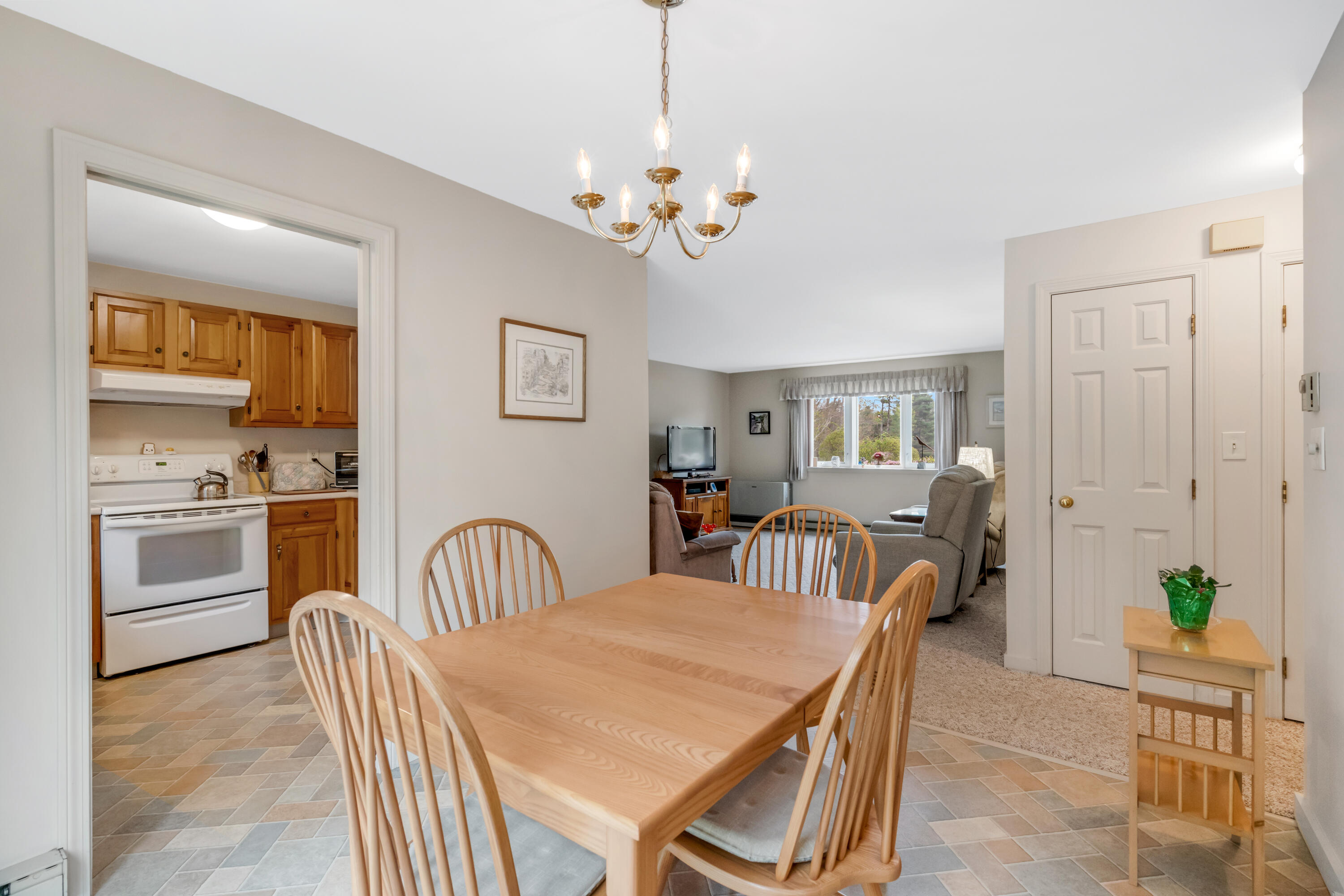 24 Colonial Way Auburn ME 04210