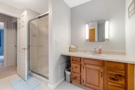 24 Colonial Way Auburn ME 04210