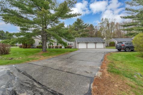 24 Colonial Way Auburn ME 04210