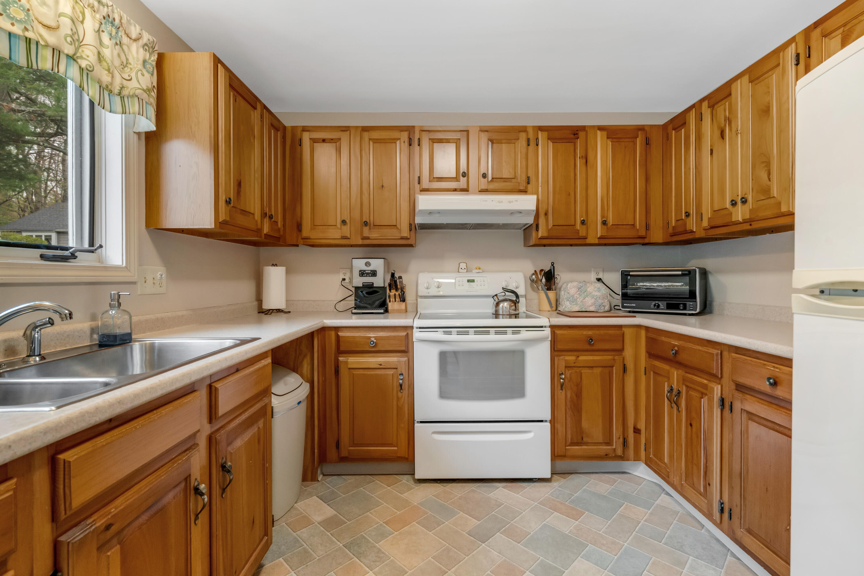 24 Colonial Way Auburn ME 04210