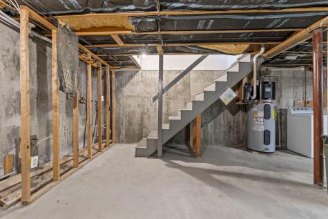 8 Royal Oaks Drive Auburn ME 04210