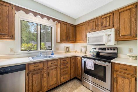 16 Oakwood Lane Kennebunk ME 04043