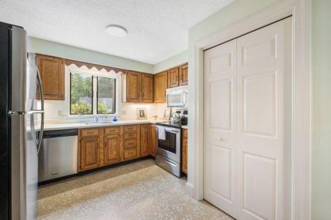 16 Oakwood Lane Kennebunk ME 04043