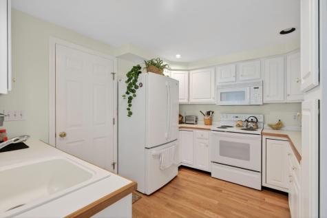 22 Greenwich Way Kennebunk ME 04043