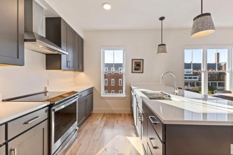 65 Mcauley Way Portland ME 04103