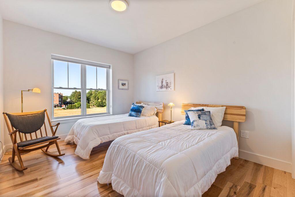 65 Mcauley Way Portland ME 04103