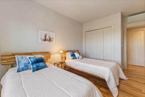 65 Mcauley Way Portland ME 04103