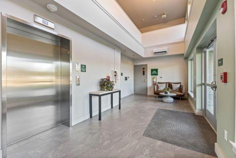 65 Mcauley Way Portland ME 04103