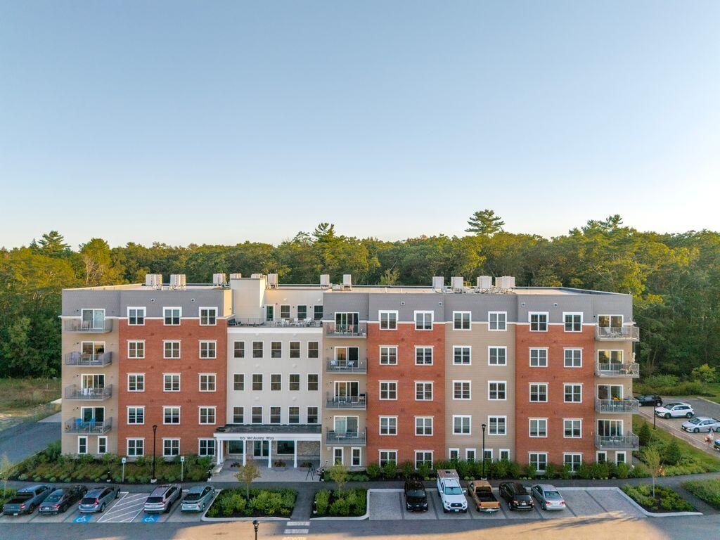 65 Mcauley Way Portland ME 04103