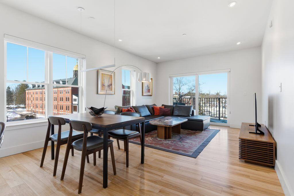 65 Mcauley Way Portland ME 04103