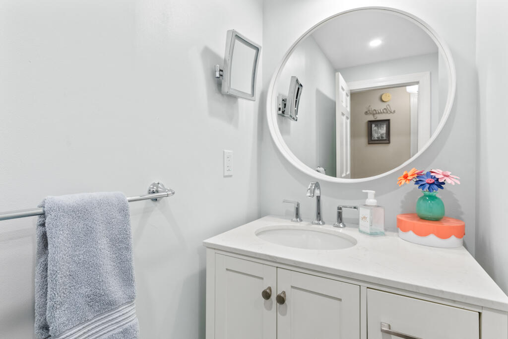 78 Applegate Lane Falmouth ME 04105