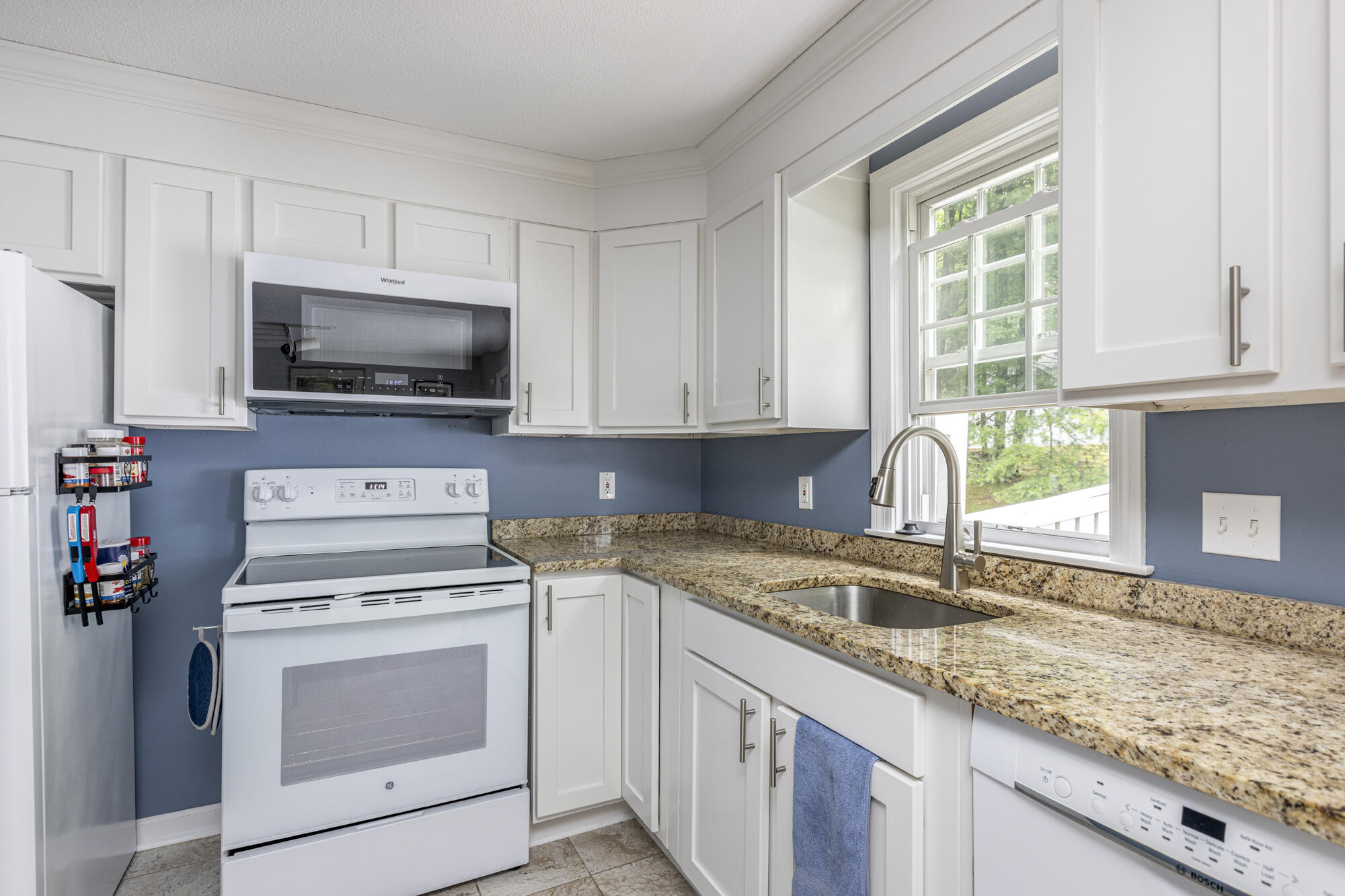 16 Colonial Village Falmouth ME 04105