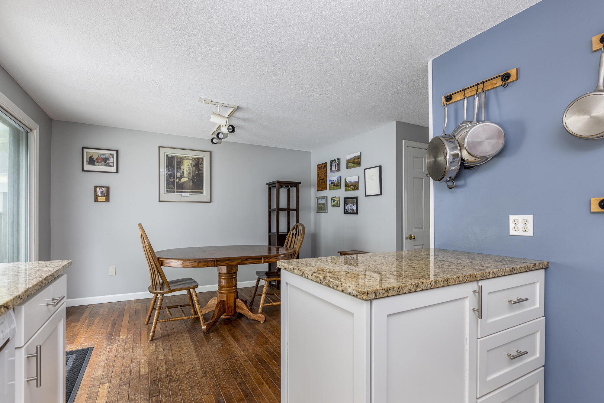 16 Colonial Village Falmouth ME 04105