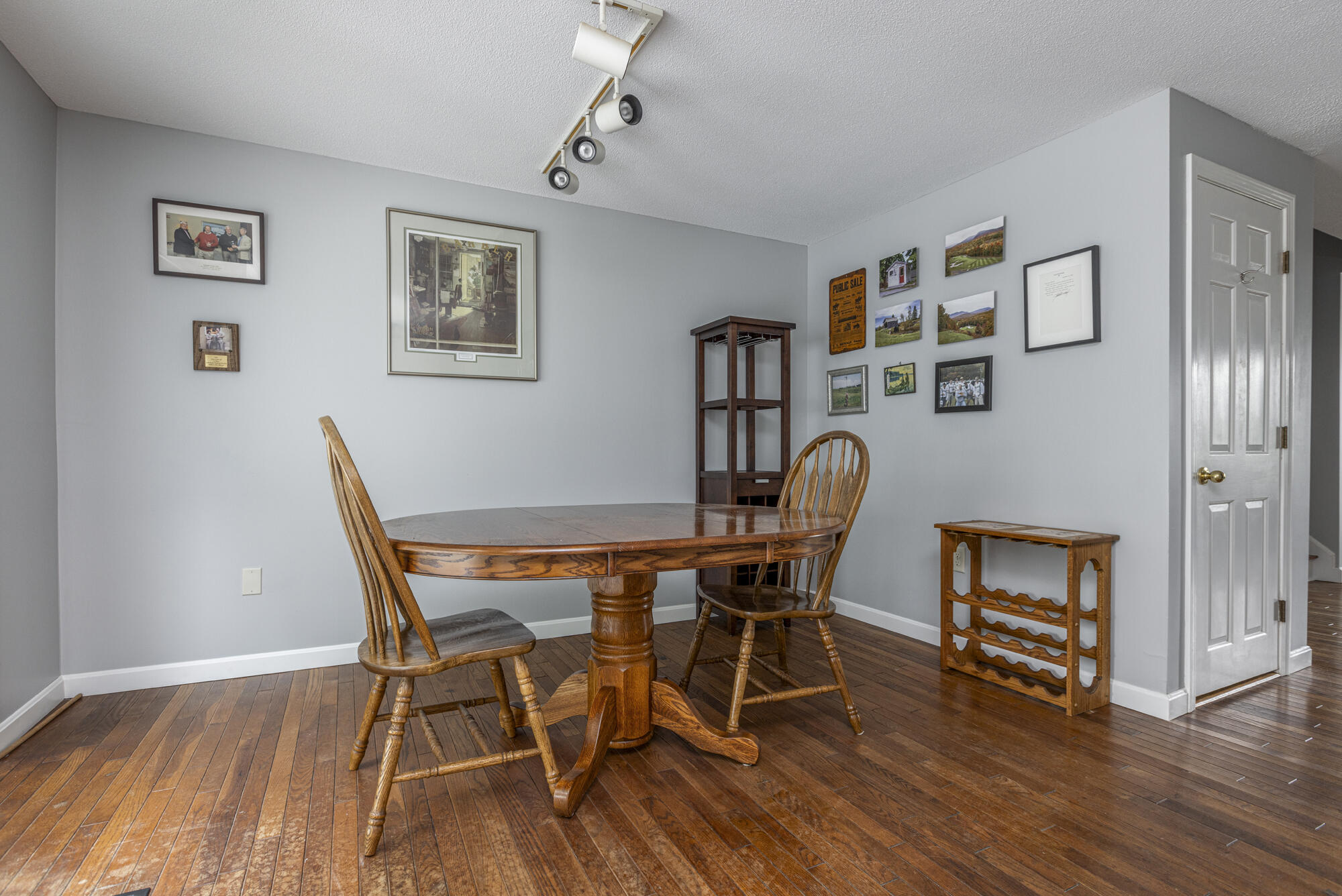 16 Colonial Village Falmouth ME 04105