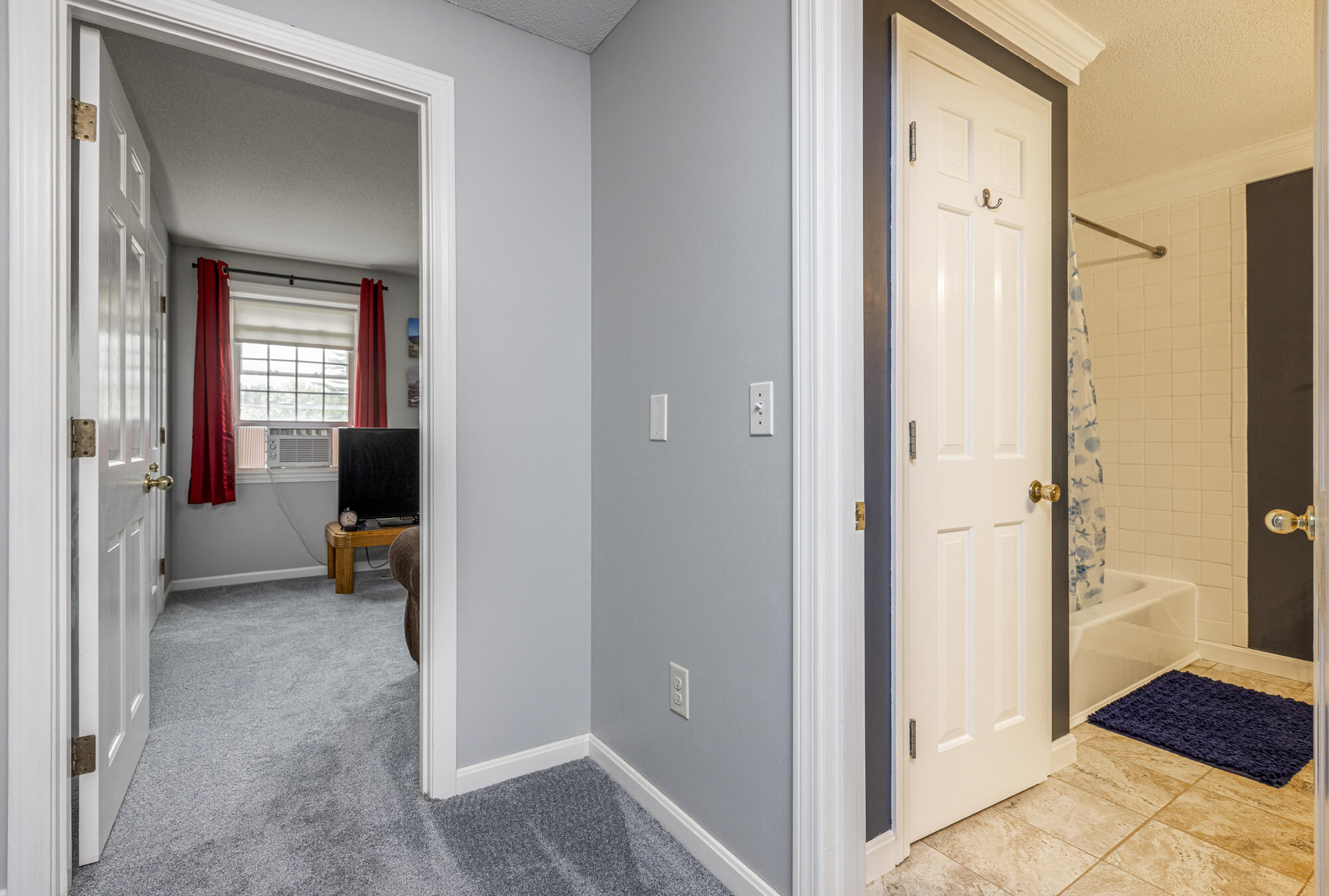 16 Colonial Village Falmouth ME 04105