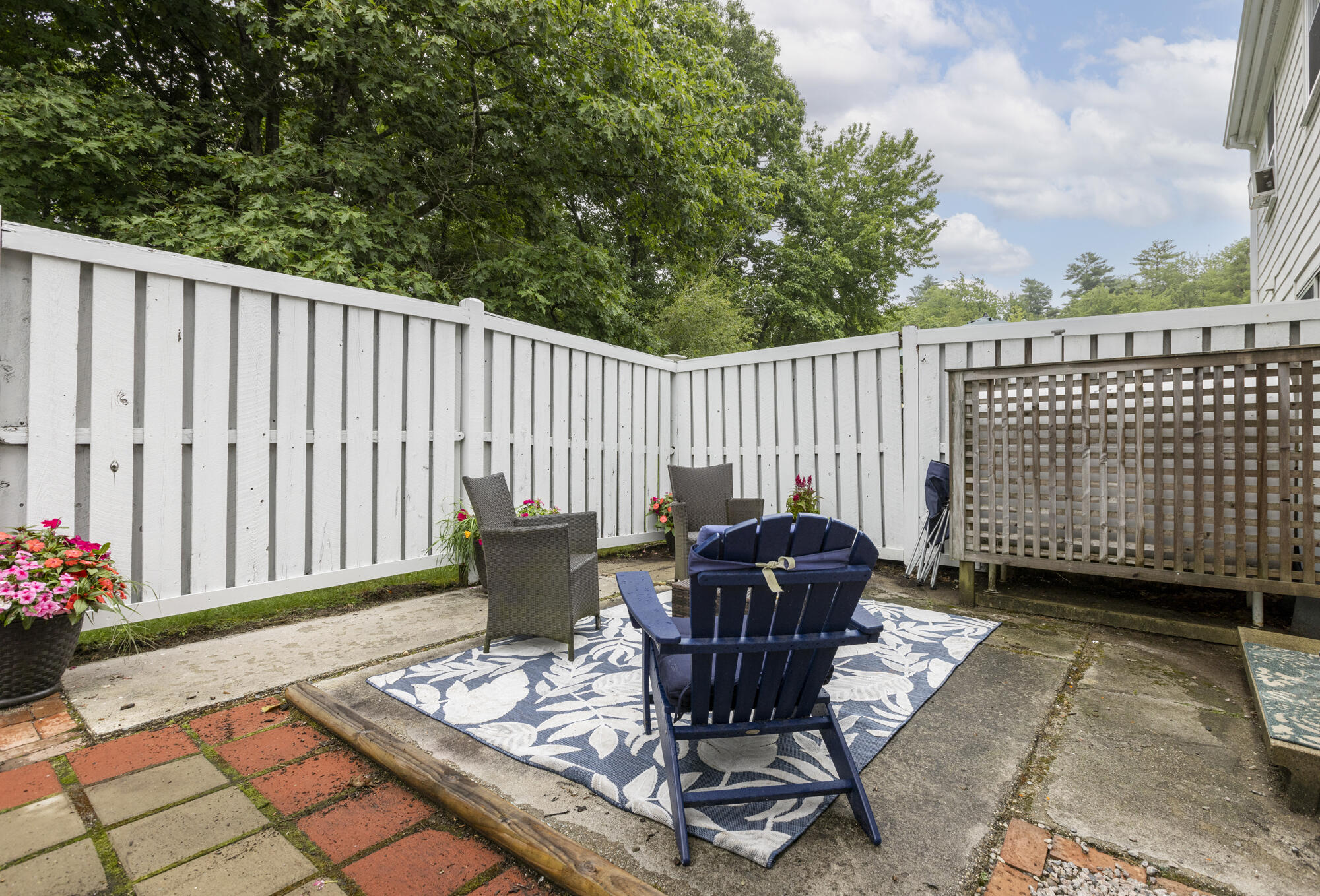 16 Colonial Village Falmouth ME 04105