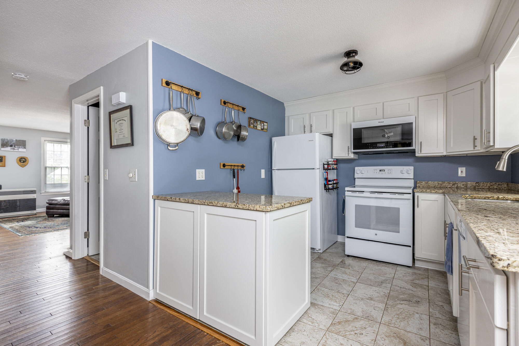 16 Colonial Village Falmouth ME 04105