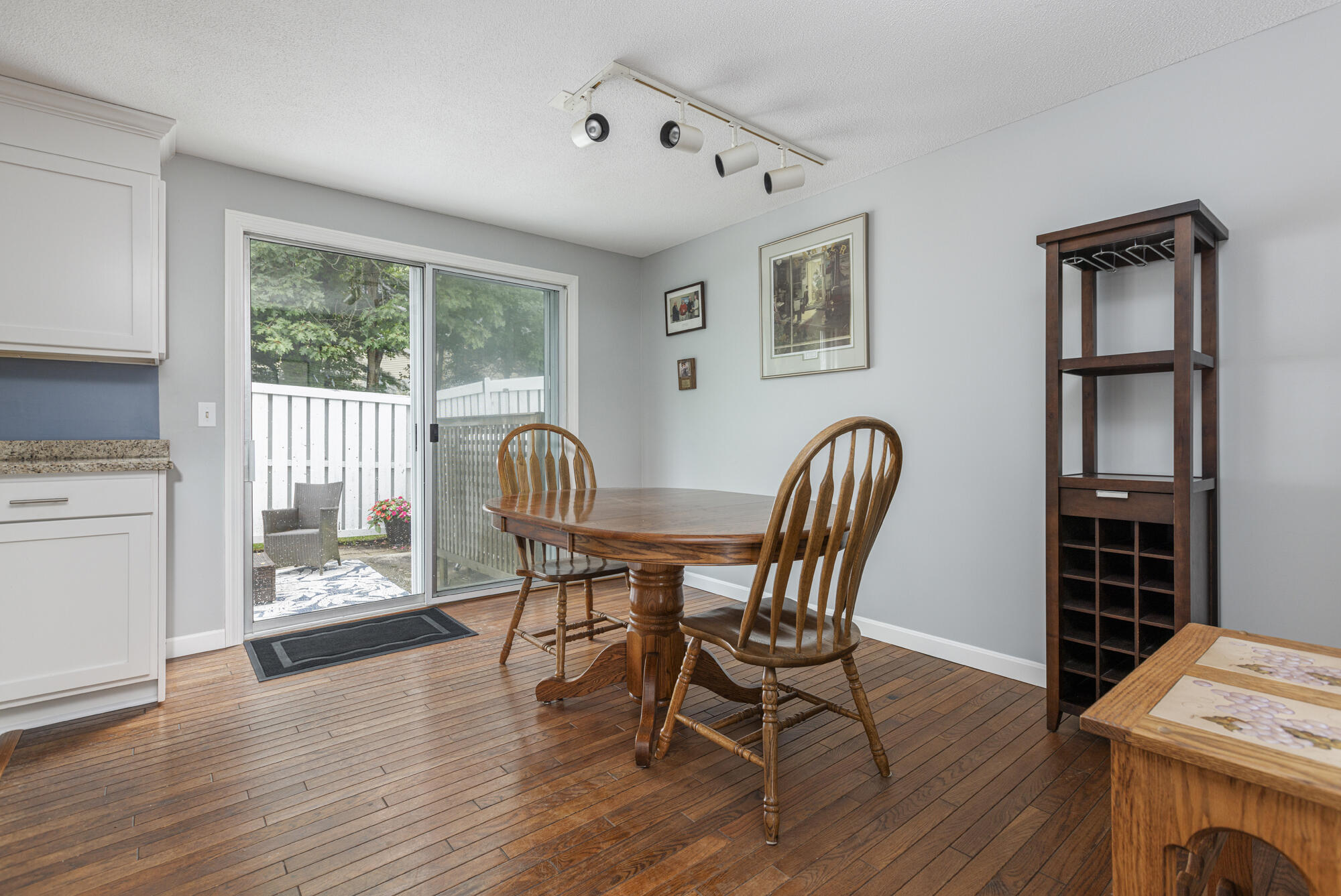 16 Colonial Village Falmouth ME 04105