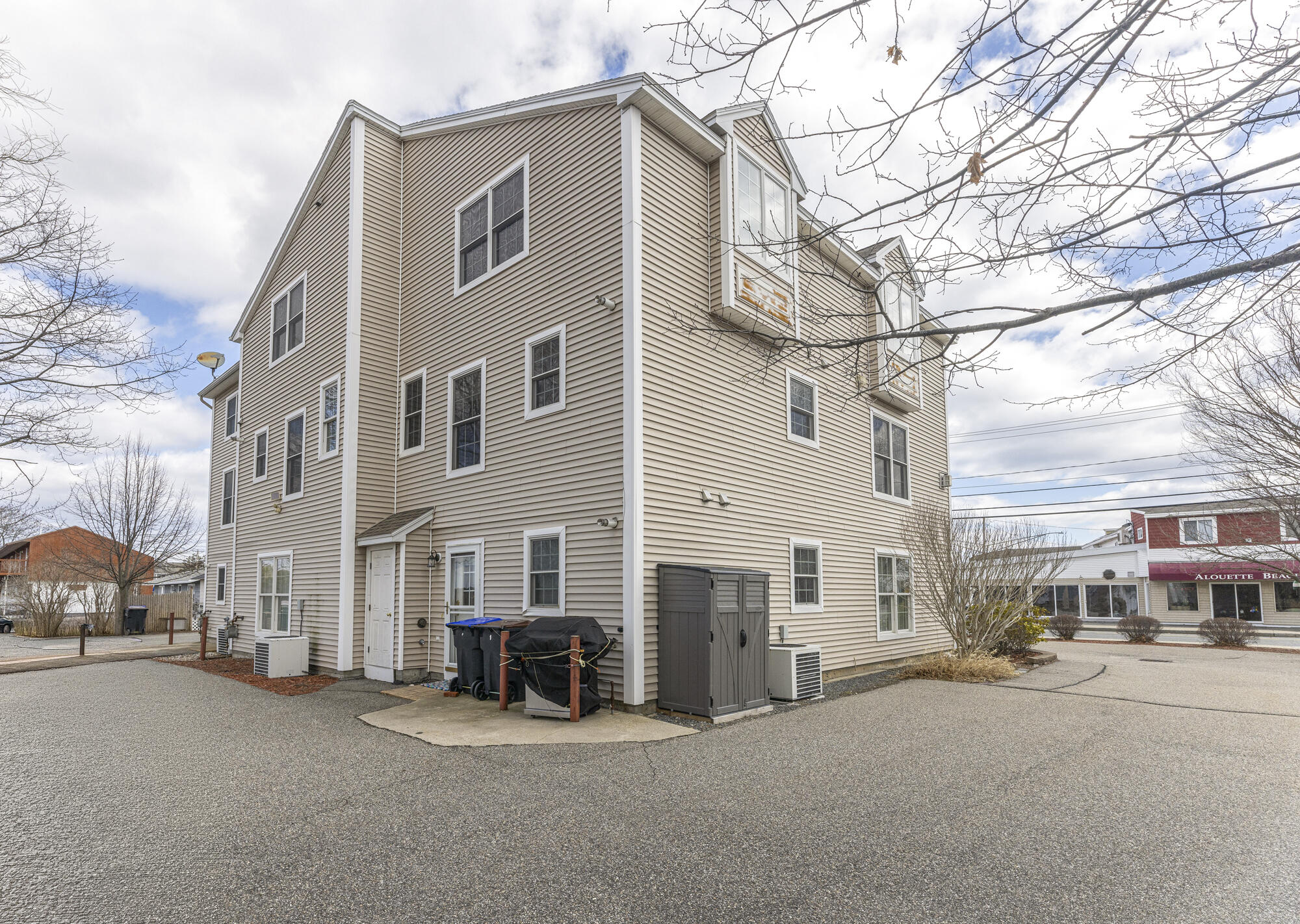 106 E Grand Avenue Old Orchard Beach ME 04064