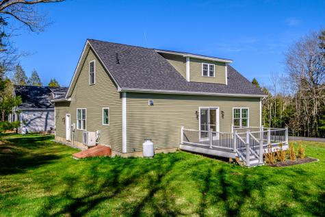 17 Youngs Lane Freeport ME 04032