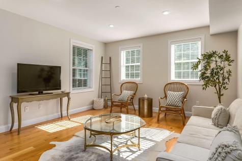 5 Pleasant Street Kittery ME 03904