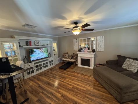 18 Ledges Court Lewiston ME 04240