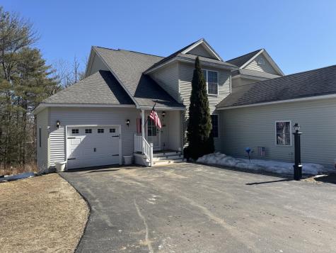 18 Ledges Court Lewiston ME 04240