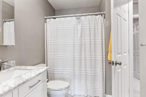 9 Ledges Court Lewiston ME 04240