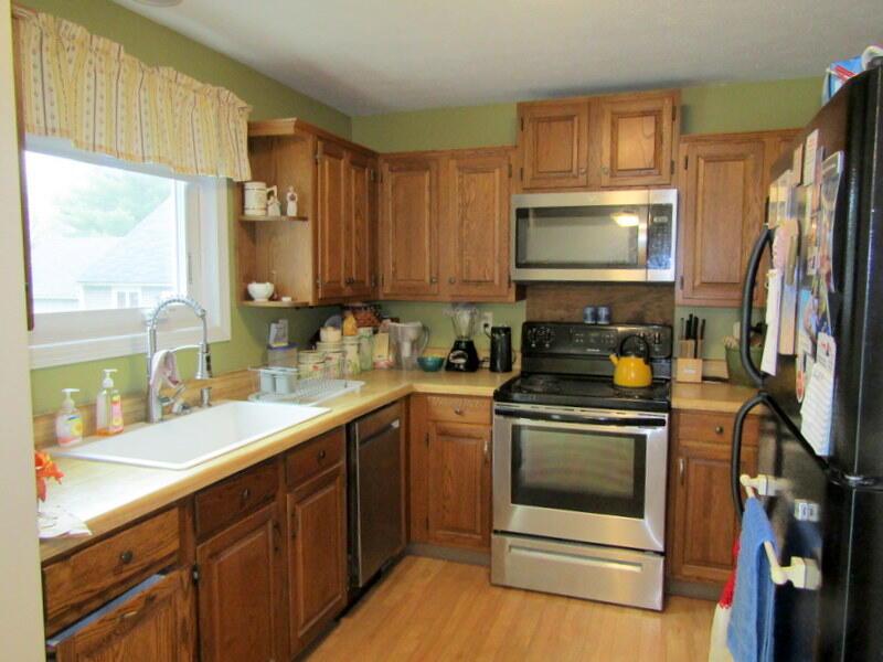 20 Colonial Way Auburn ME 04210