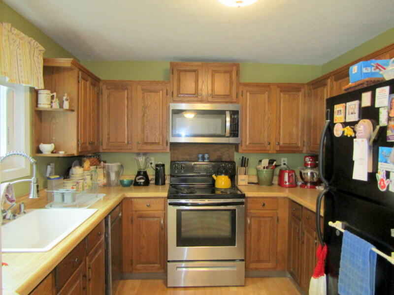 20 Colonial Way Auburn ME 04210