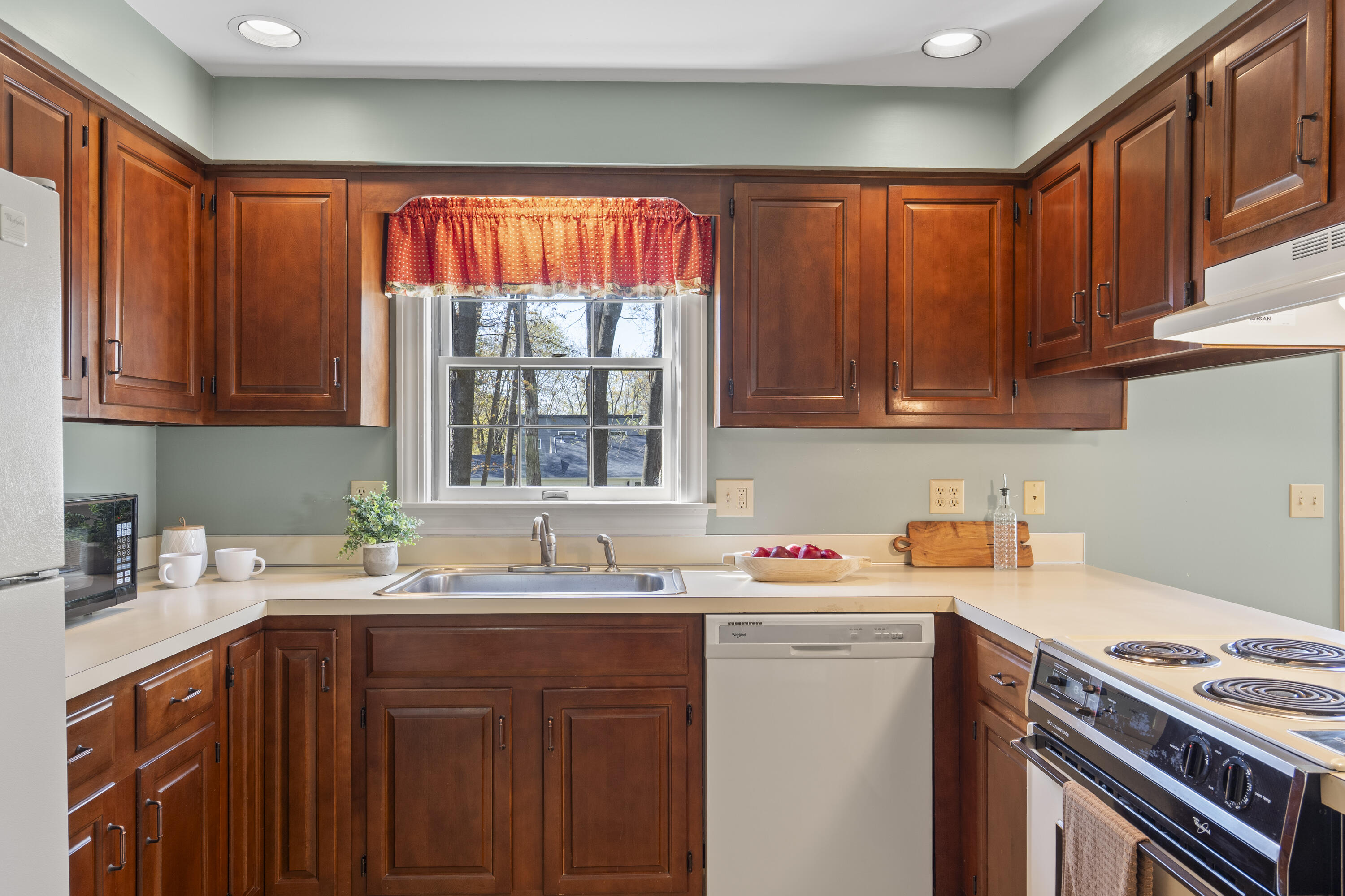 15 Coachlight Lane Portland ME 04102
