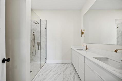 7 Isle Ave Avenue Saco ME 04072