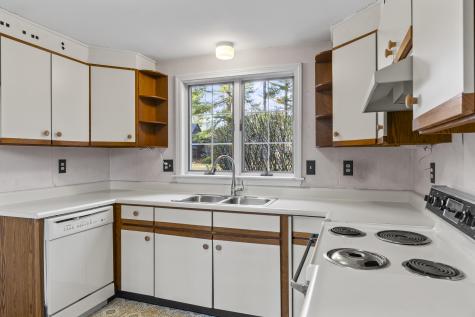 27 Cluf Bay Road Brunswick ME 04011
