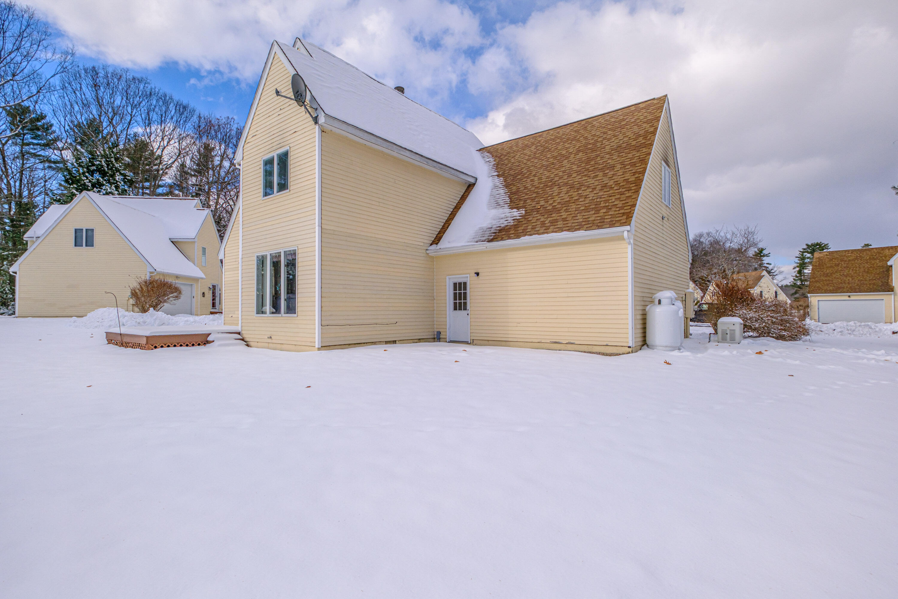 21 Daffodil Court Naples ME 04055