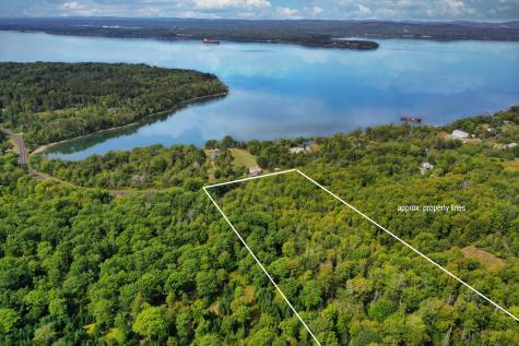 15 Me-166 Route Penobscot ME 04476