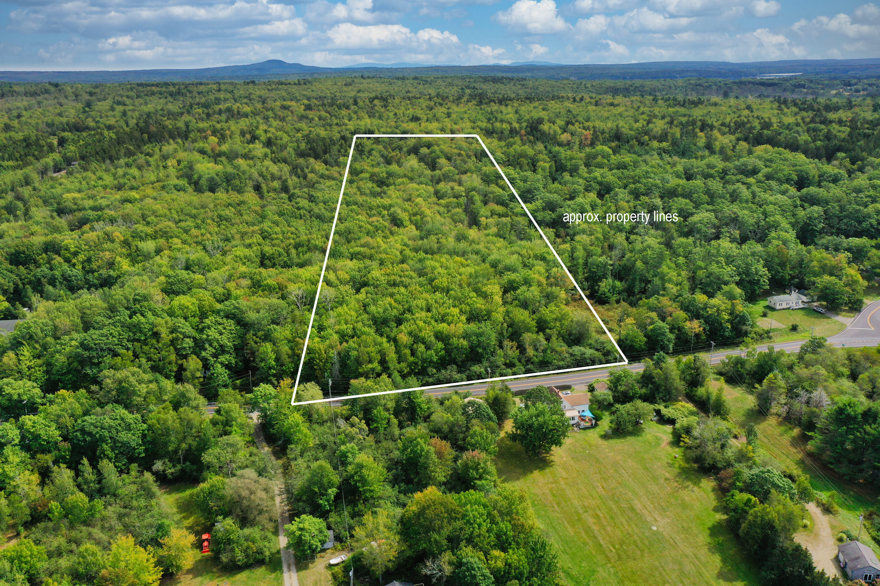 15 Me-166 Route Penobscot ME 04476