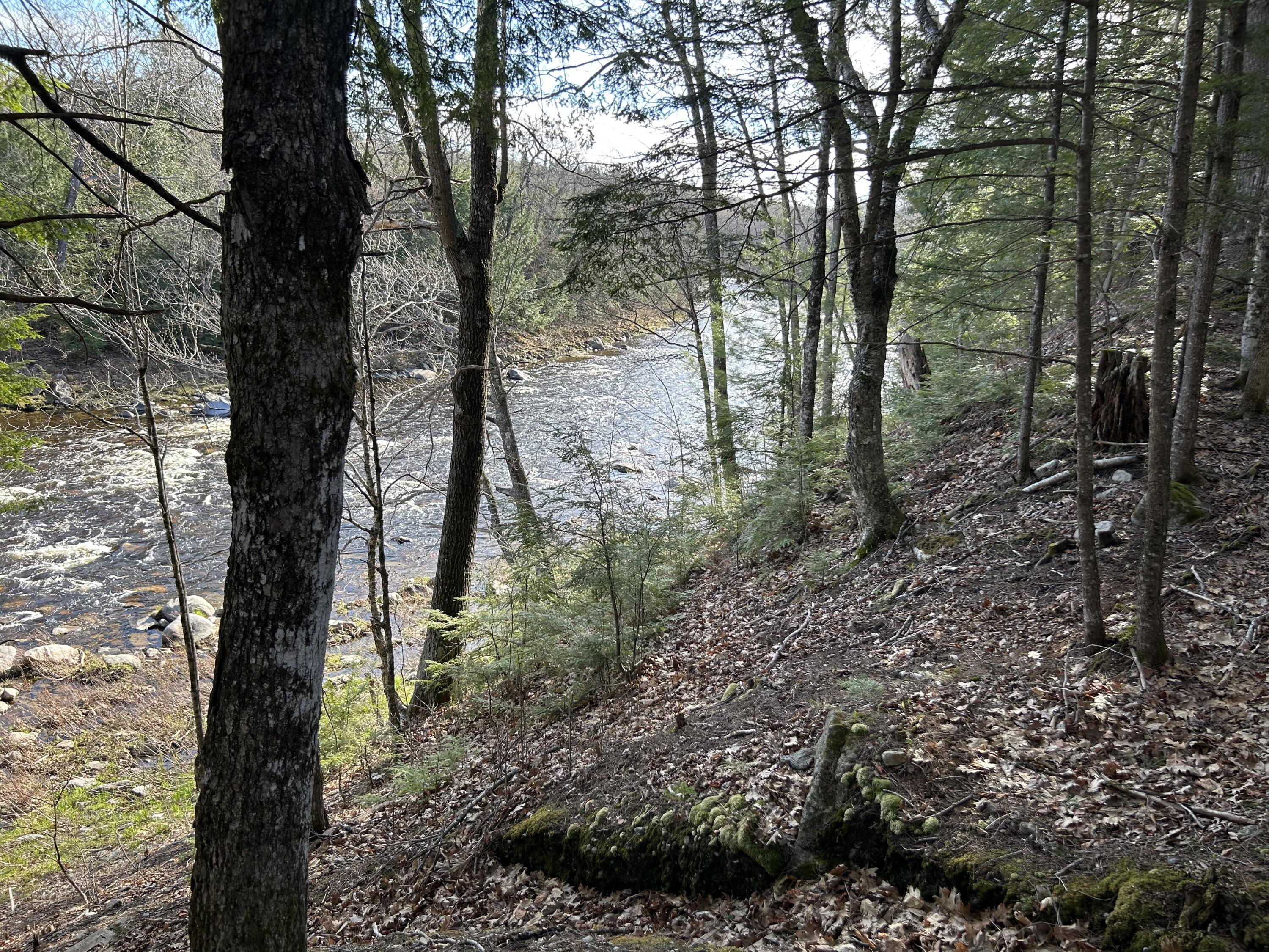 M8/l33-7 Monson Junction Lane Abbot ME 04406