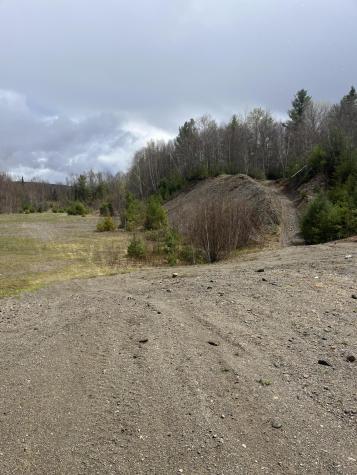 M3L2,5 Us Route 1 Highway Danforth ME 04424