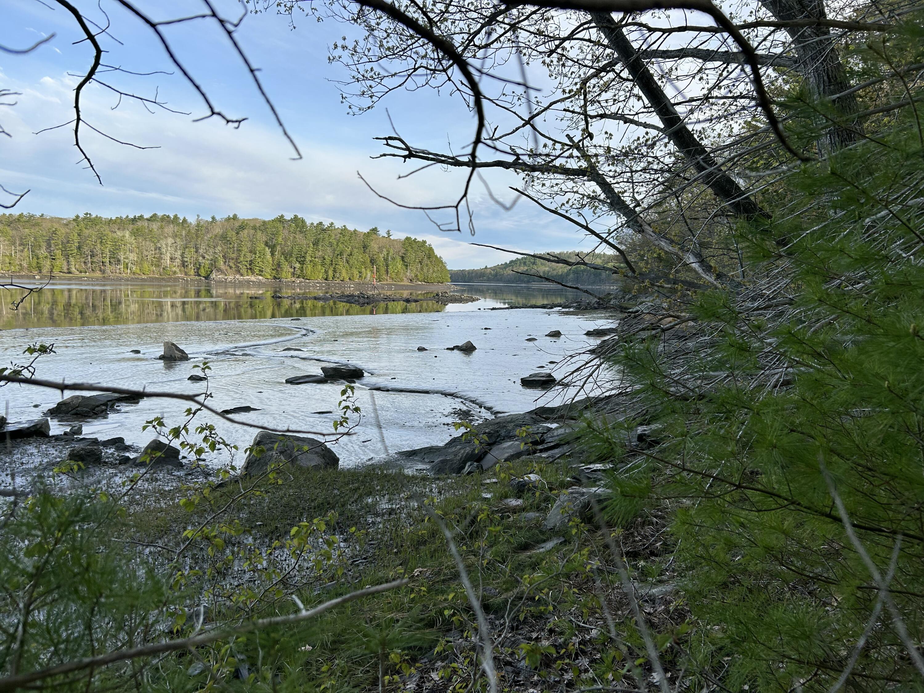 M46,L19,23 River Road Bucksport ME 04416