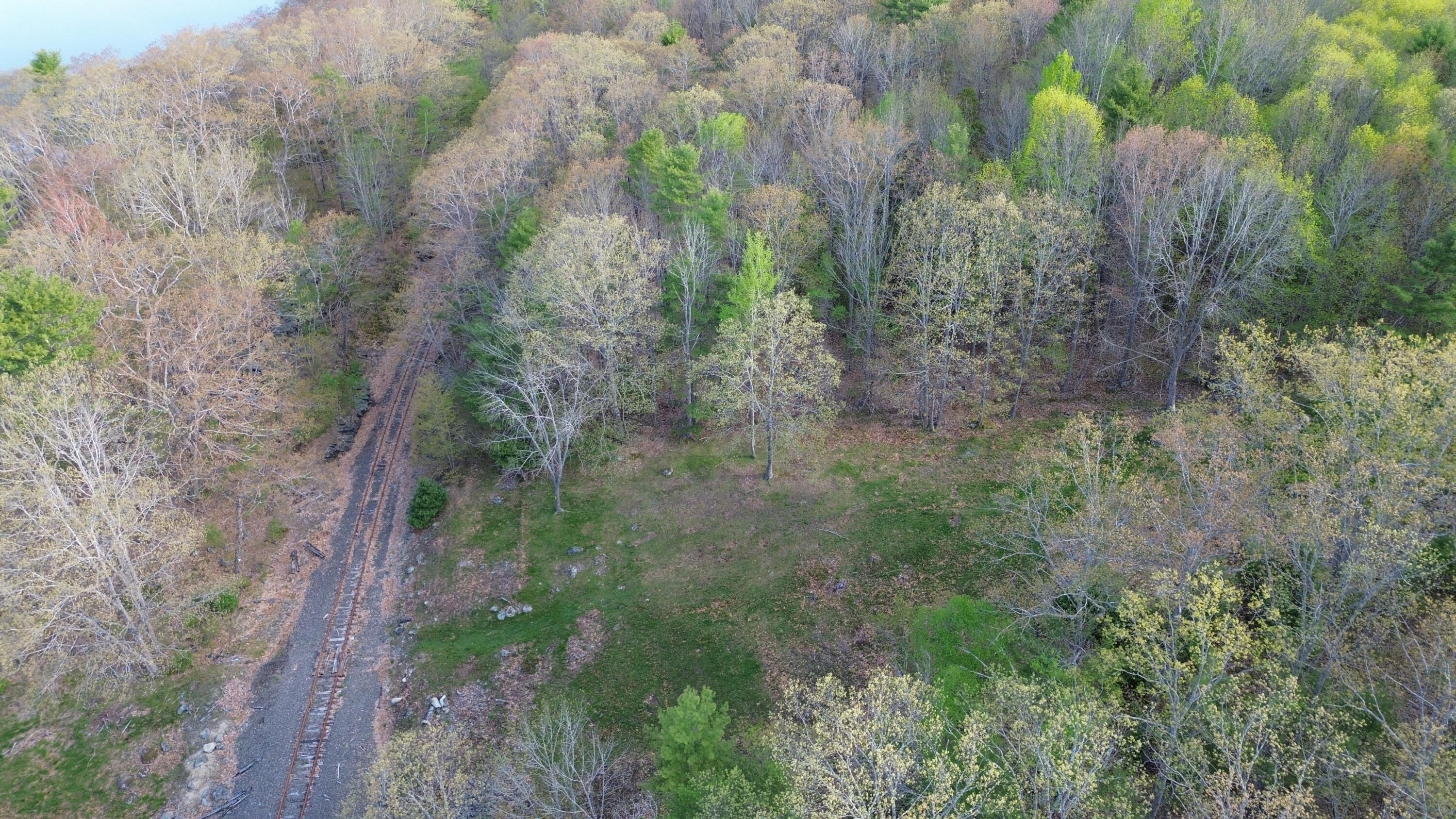 M46,L19,23 River Road Bucksport ME 04416