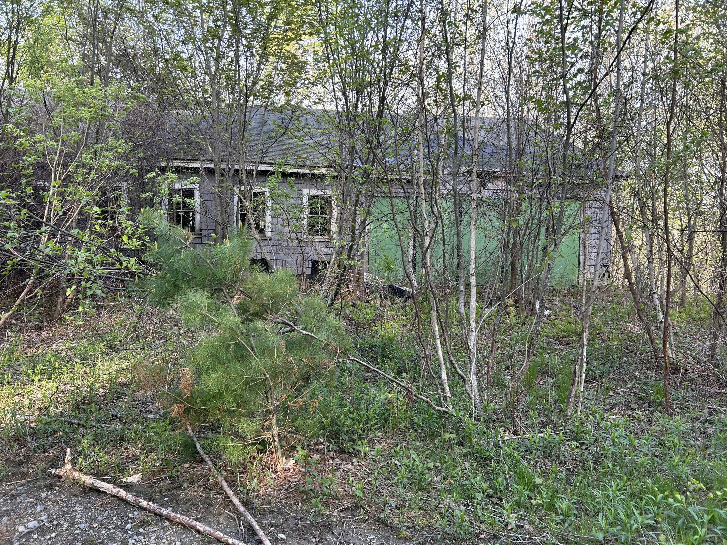 M46,L19,23 River Road Bucksport ME 04416