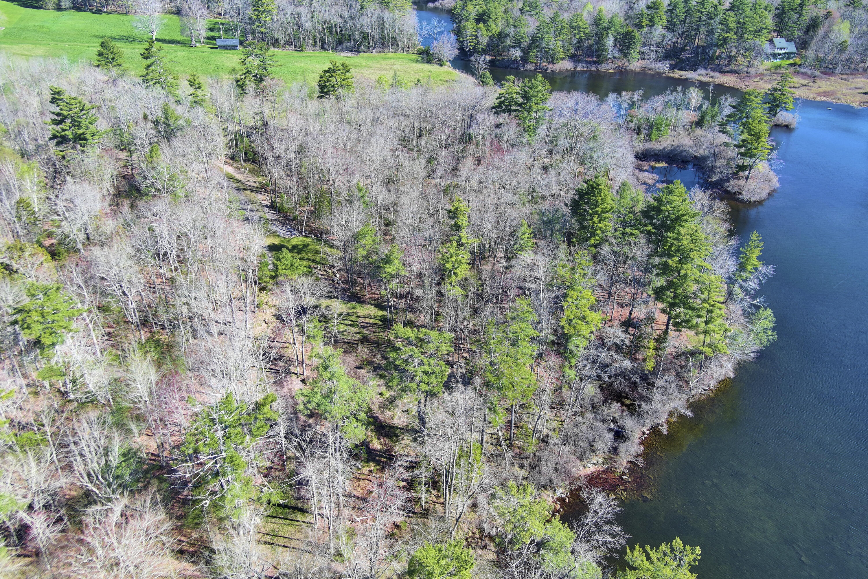 18 Dragonfly Lane Hope ME 04847