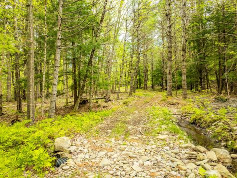 572 Old County Road Washington ME 04574