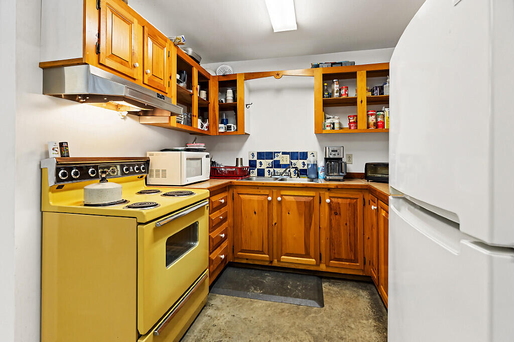 55 Town Farm Lane Whitefield ME 04353