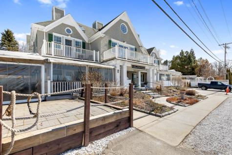 736 Seashore Avenue Portland ME 04108