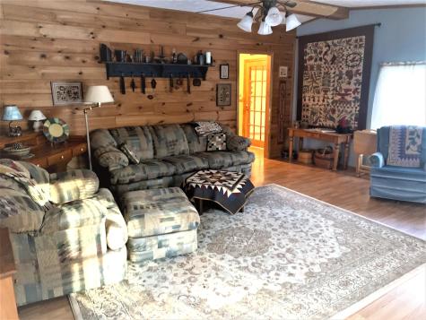 99 Avenue Road Wales ME 04280