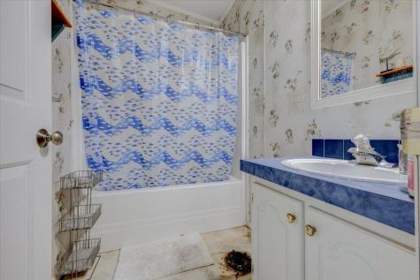 25 Andrew Terrace Limerick ME 04048